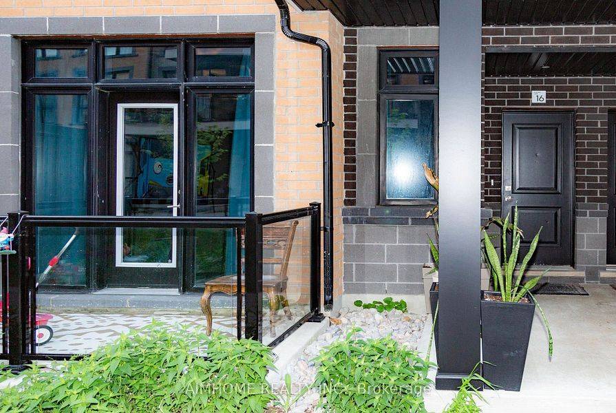 Richmond Hill, ON L4E 1J4,8 Sayers LN #16