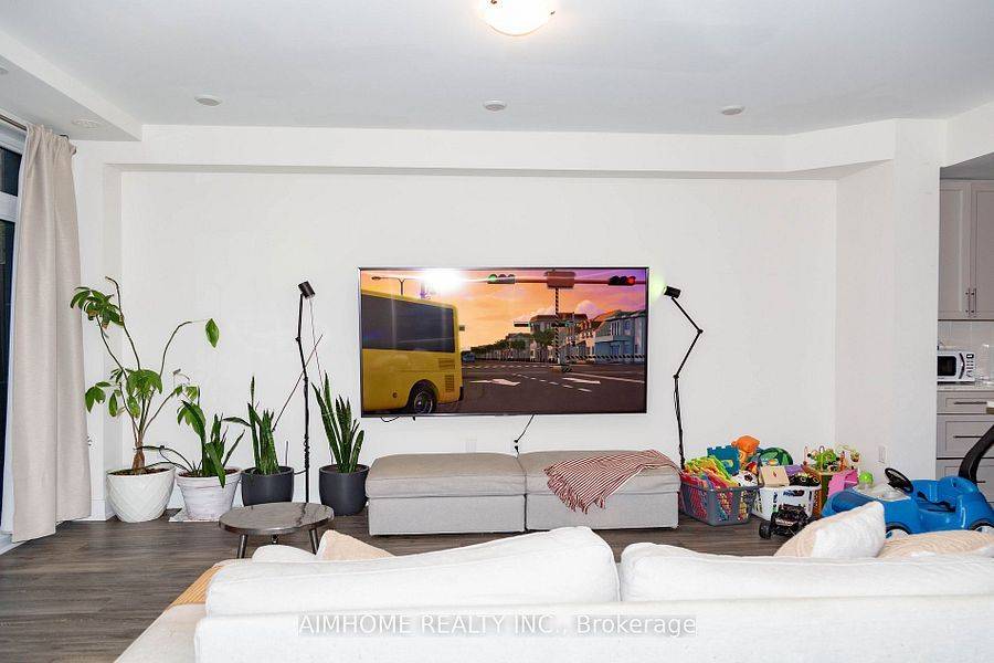 Richmond Hill, ON L4E 1J4,8 Sayers LN #16