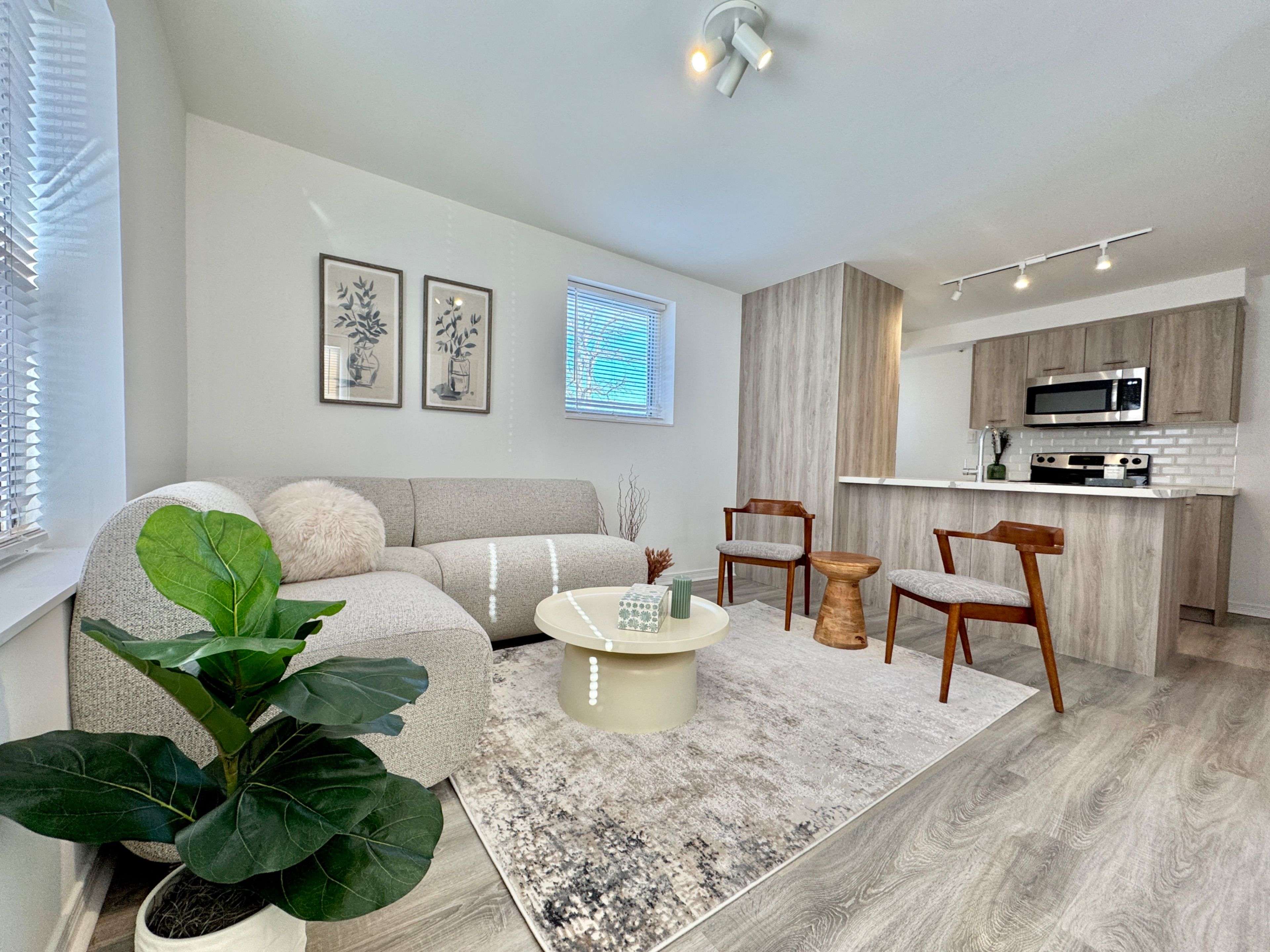 Newmarket, ON L3Y 2H3,469 Queen ST #A