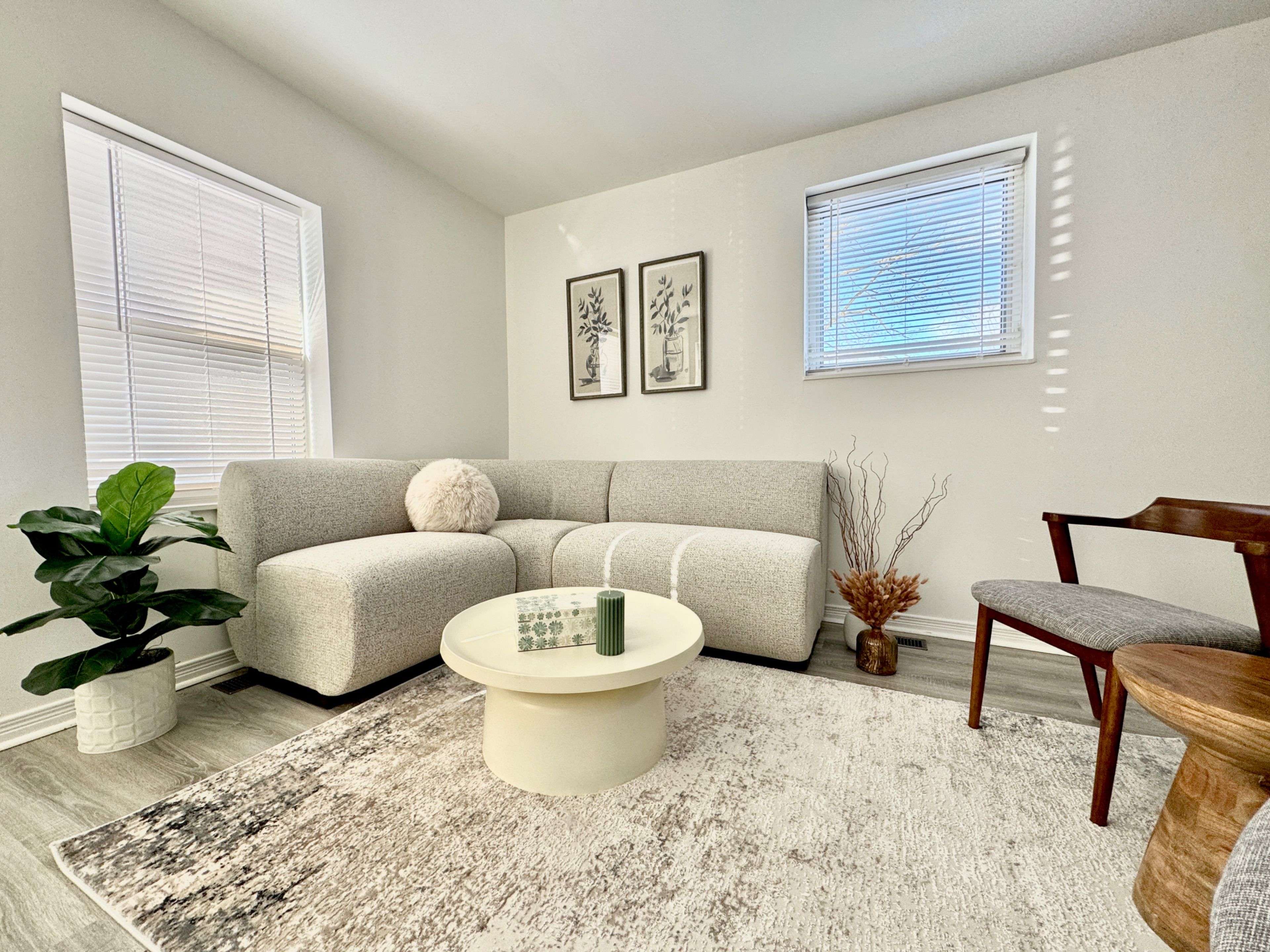 Newmarket, ON L3Y 2H3,469 Queen ST #A