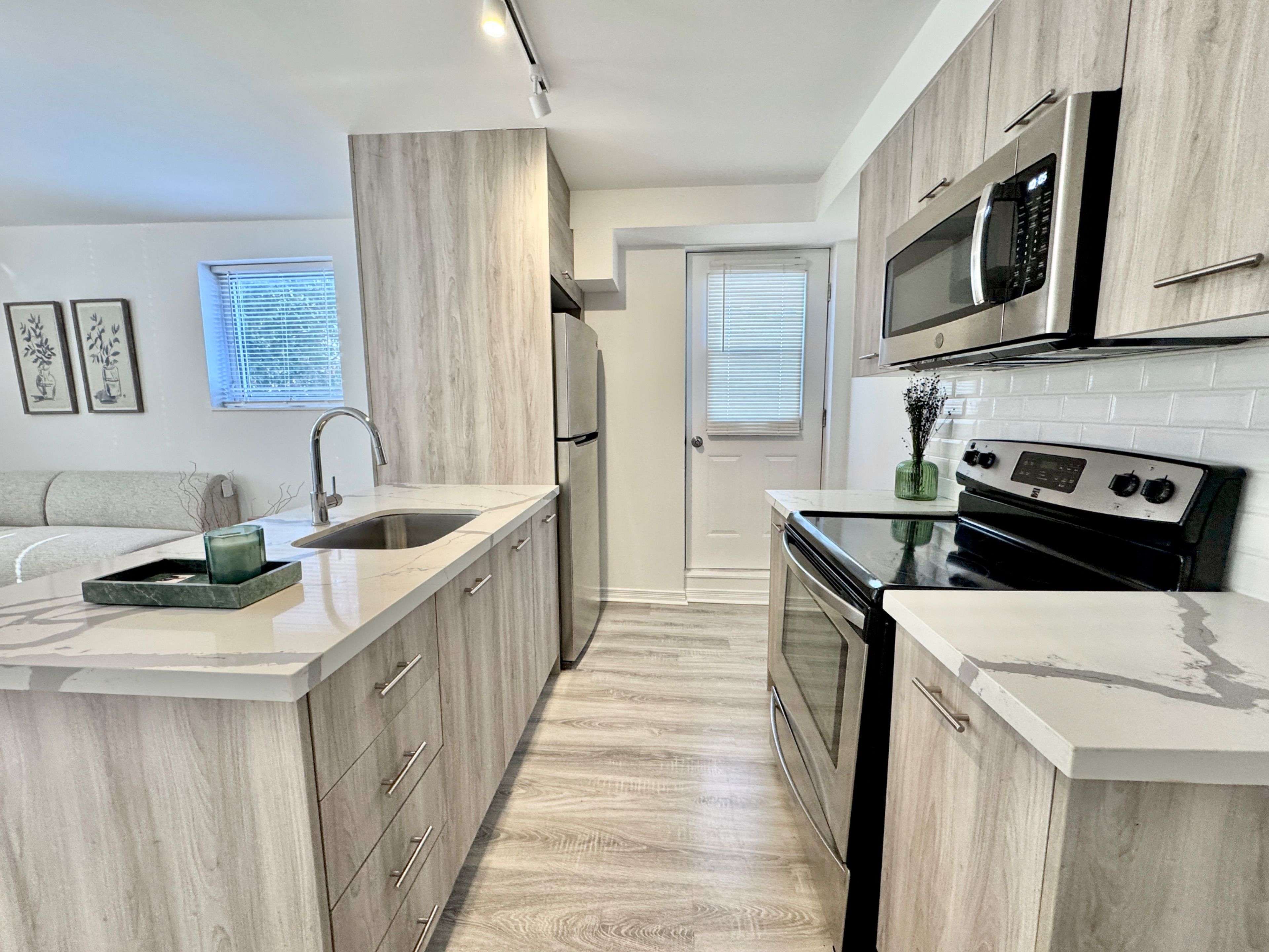 Newmarket, ON L3Y 2H3,469 Queen ST #A