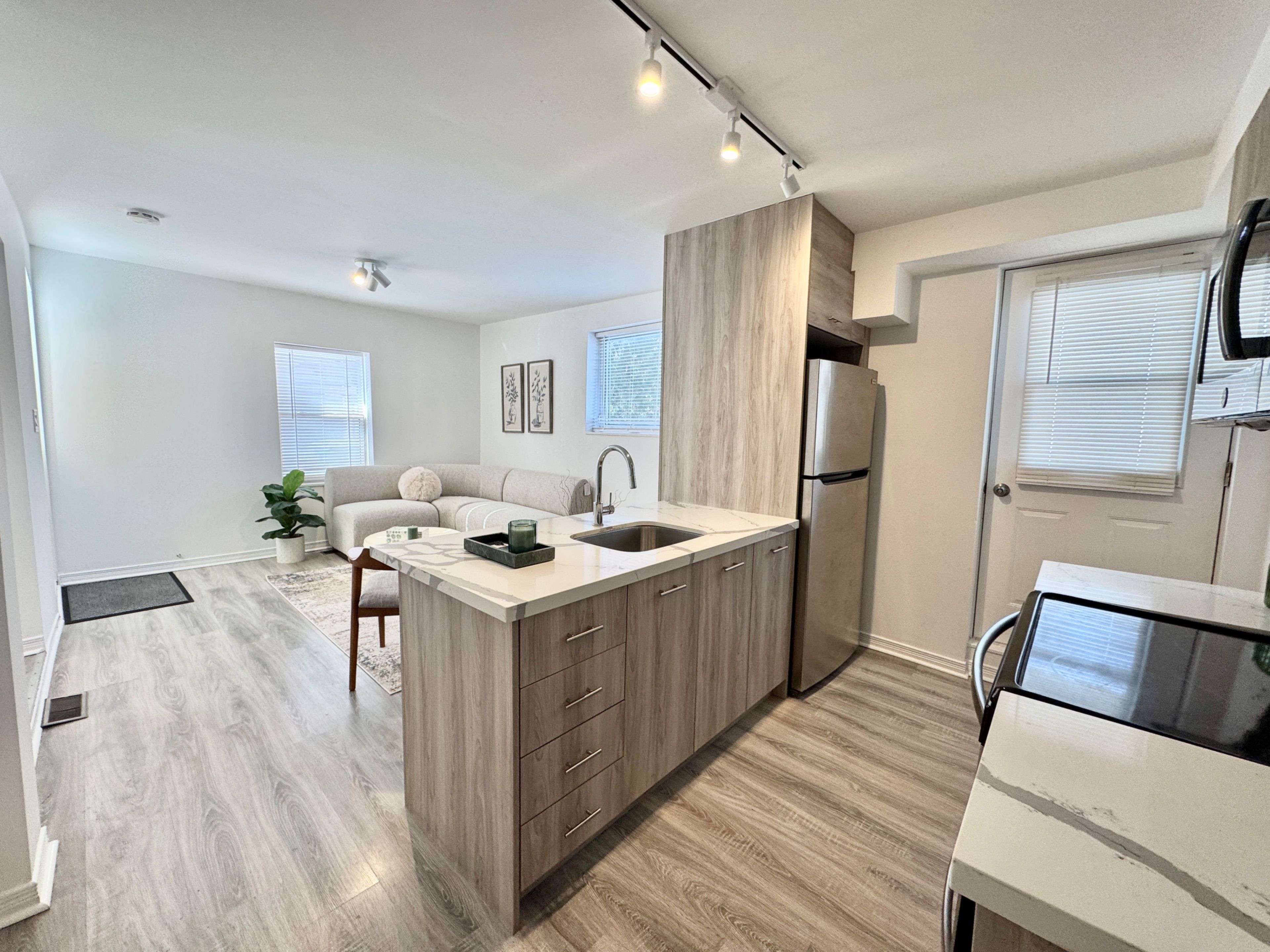 Newmarket, ON L3Y 2H3,469 Queen ST #A