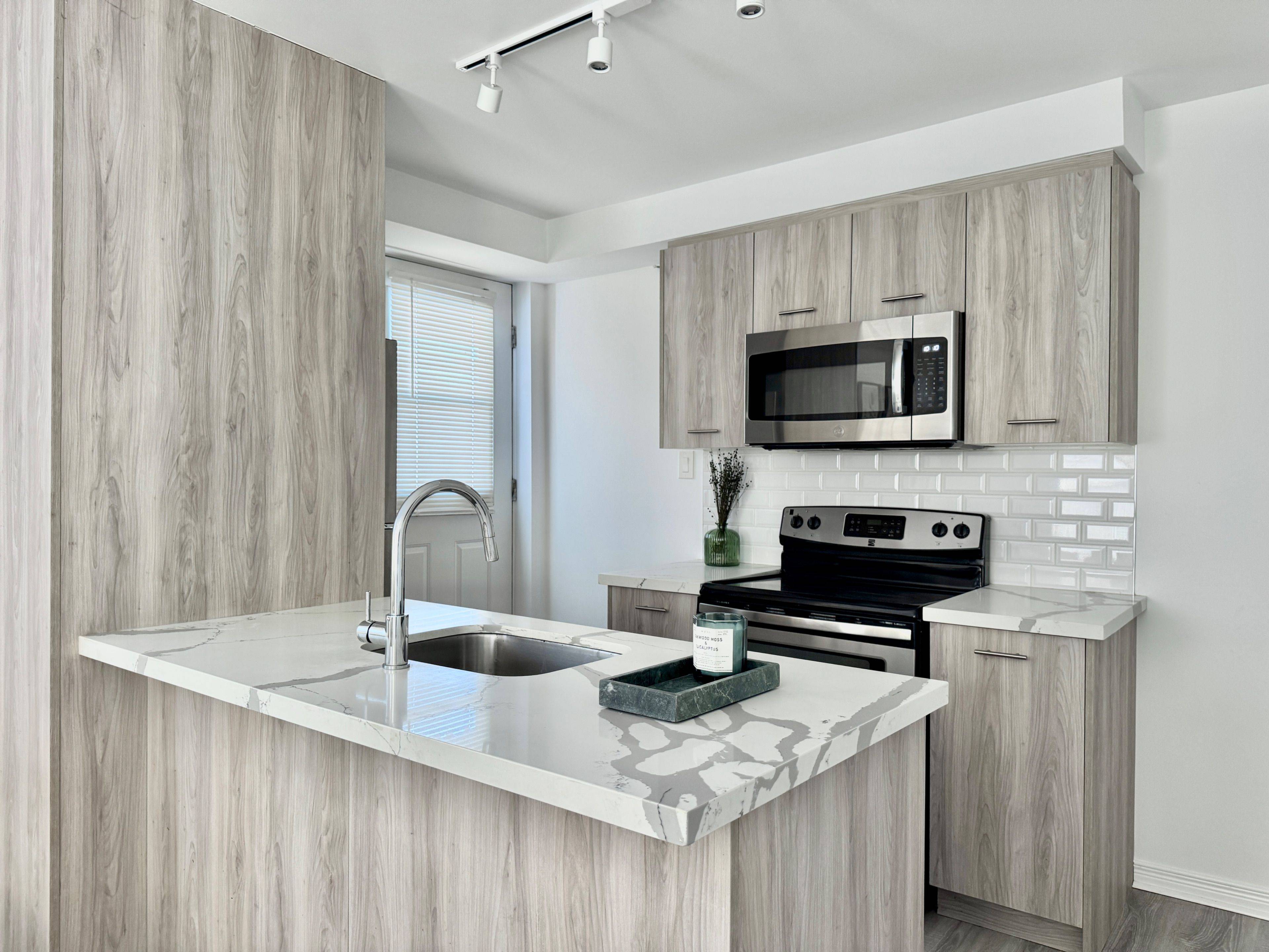 Newmarket, ON L3Y 2H3,469 Queen ST #A