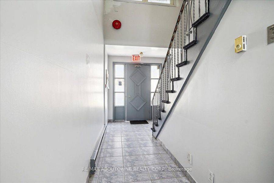 Oakville, ON L6L 1T7,2320 Hixon ST #6