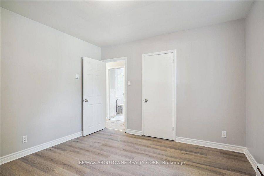 Oakville, ON L6L 1T7,2320 Hixon ST #6