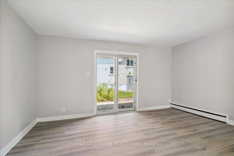 Oakville, ON L6L 1T7,2320 Hixon ST #6