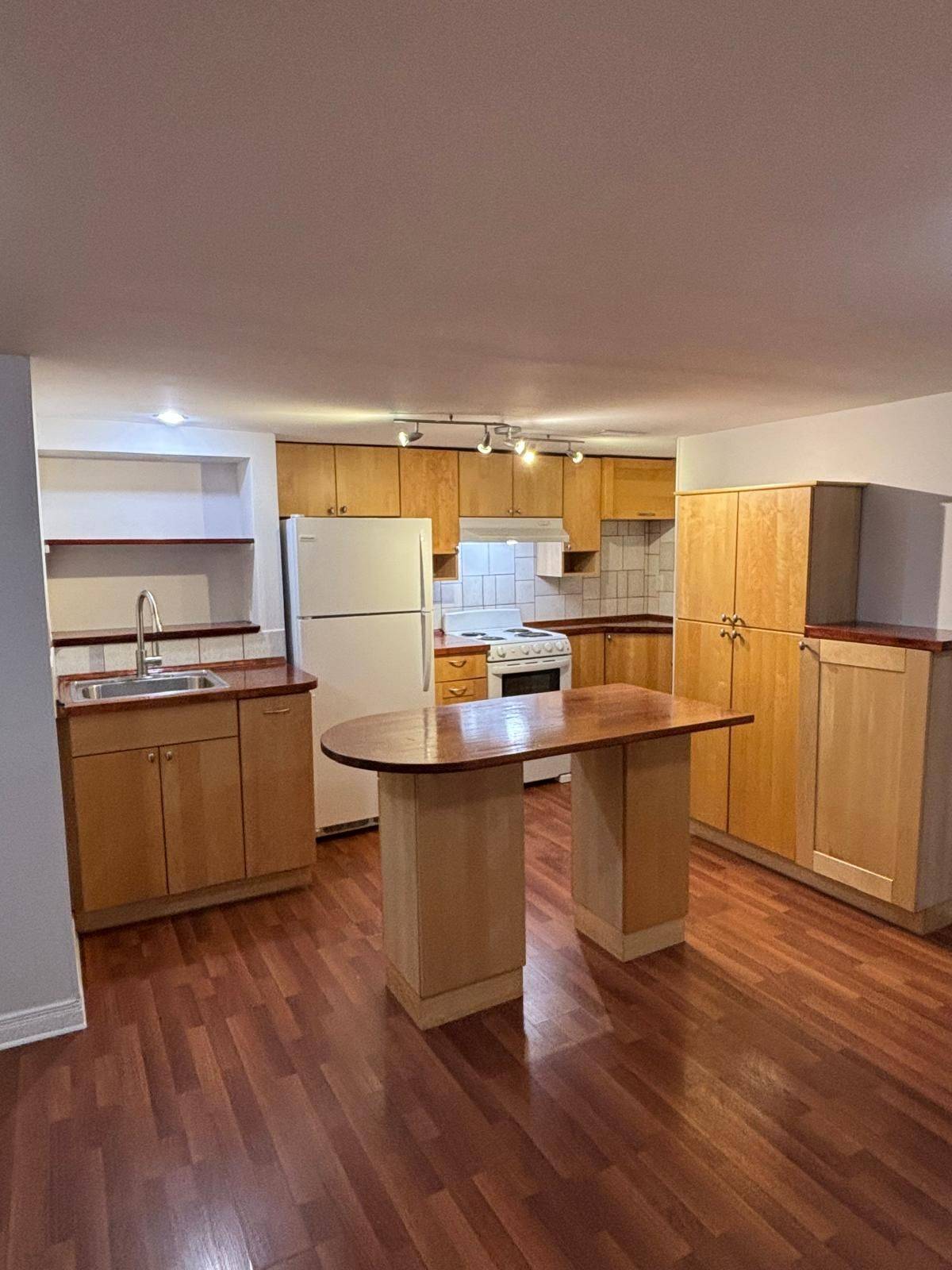 Hamilton, ON L8M 3B7,209 Balsam AVE S #Lower