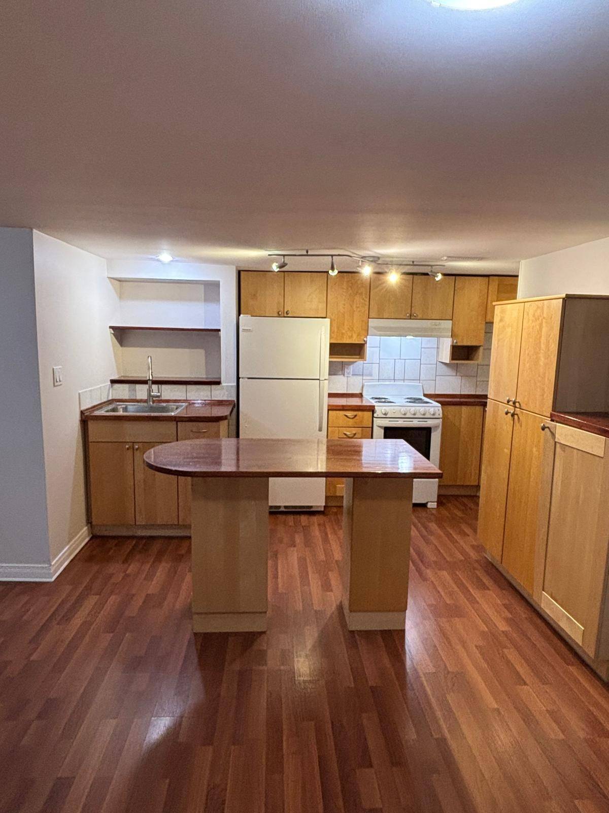 Hamilton, ON L8M 3B7,209 Balsam AVE S #Lower