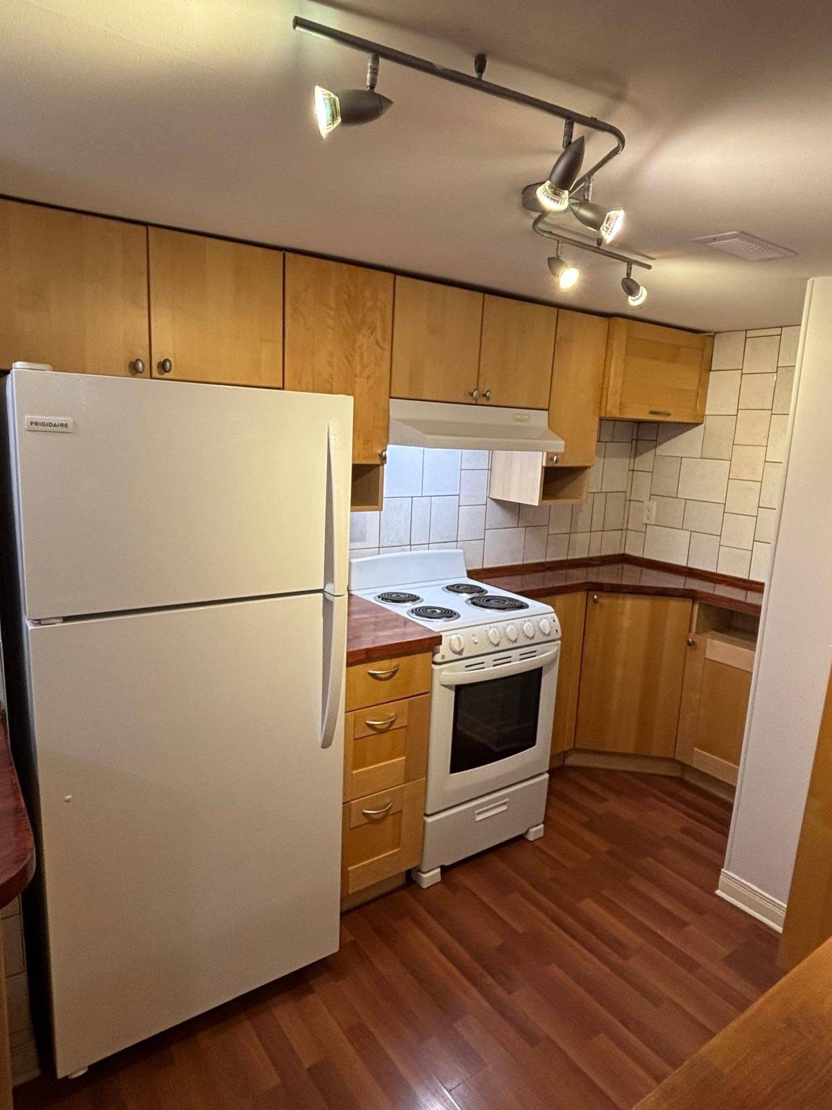 Hamilton, ON L8M 3B7,209 Balsam AVE S #Lower