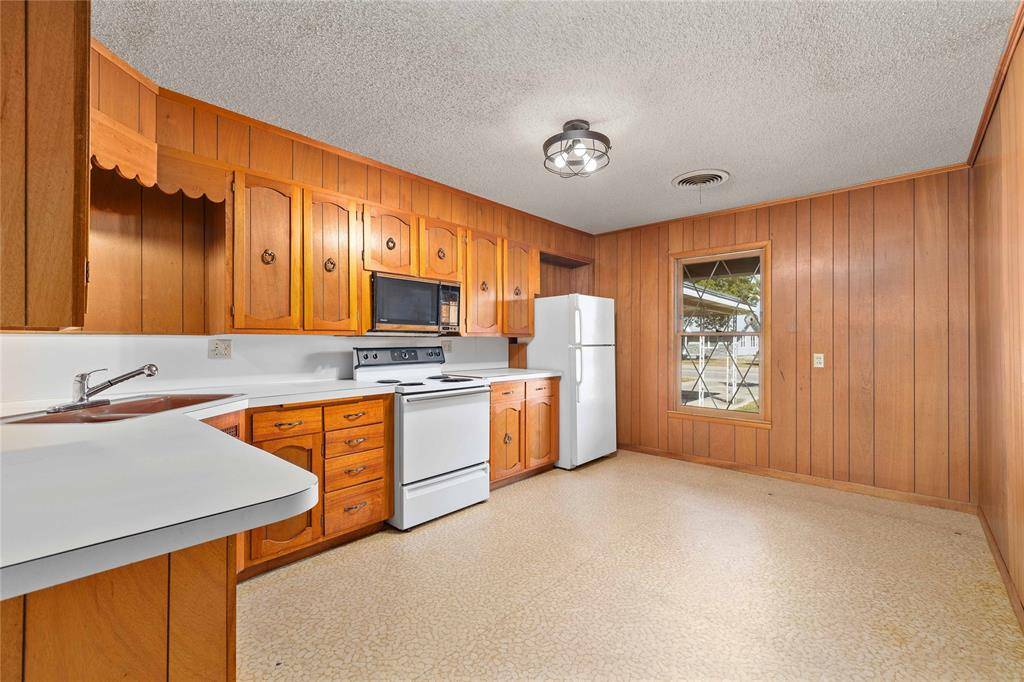 Brownwood, TX 76801,2303 Southside Drive