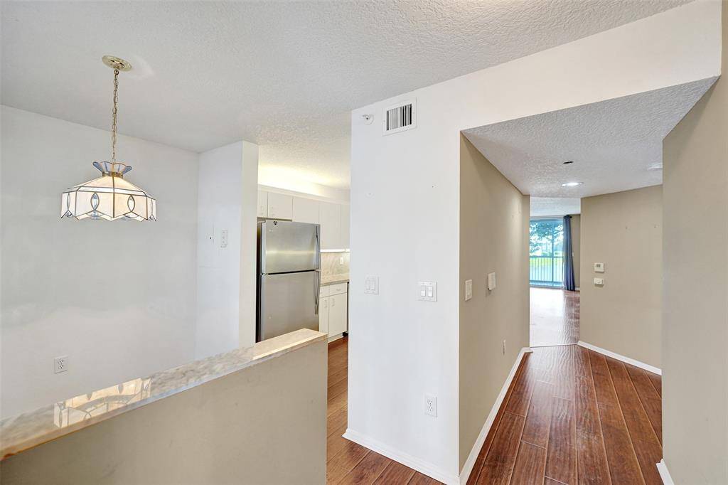 Tamarac, FL 33321,9563 Weldon Cir #D212