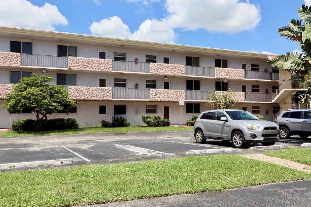 Sunrise, FL 33313,5985 Del Lago Cir #223