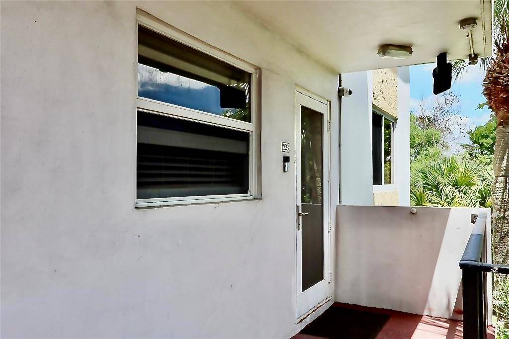 Sunrise, FL 33313,5985 Del Lago Cir #223