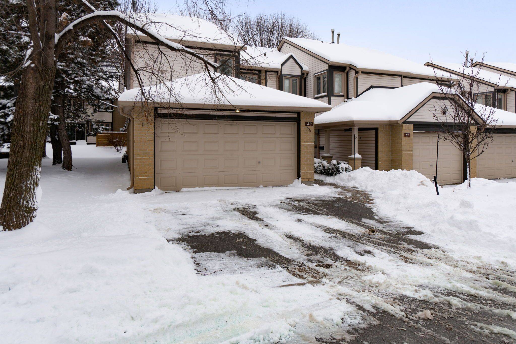 Mississauga, ON L5M 4N5,2275 Credit Valley RD #82