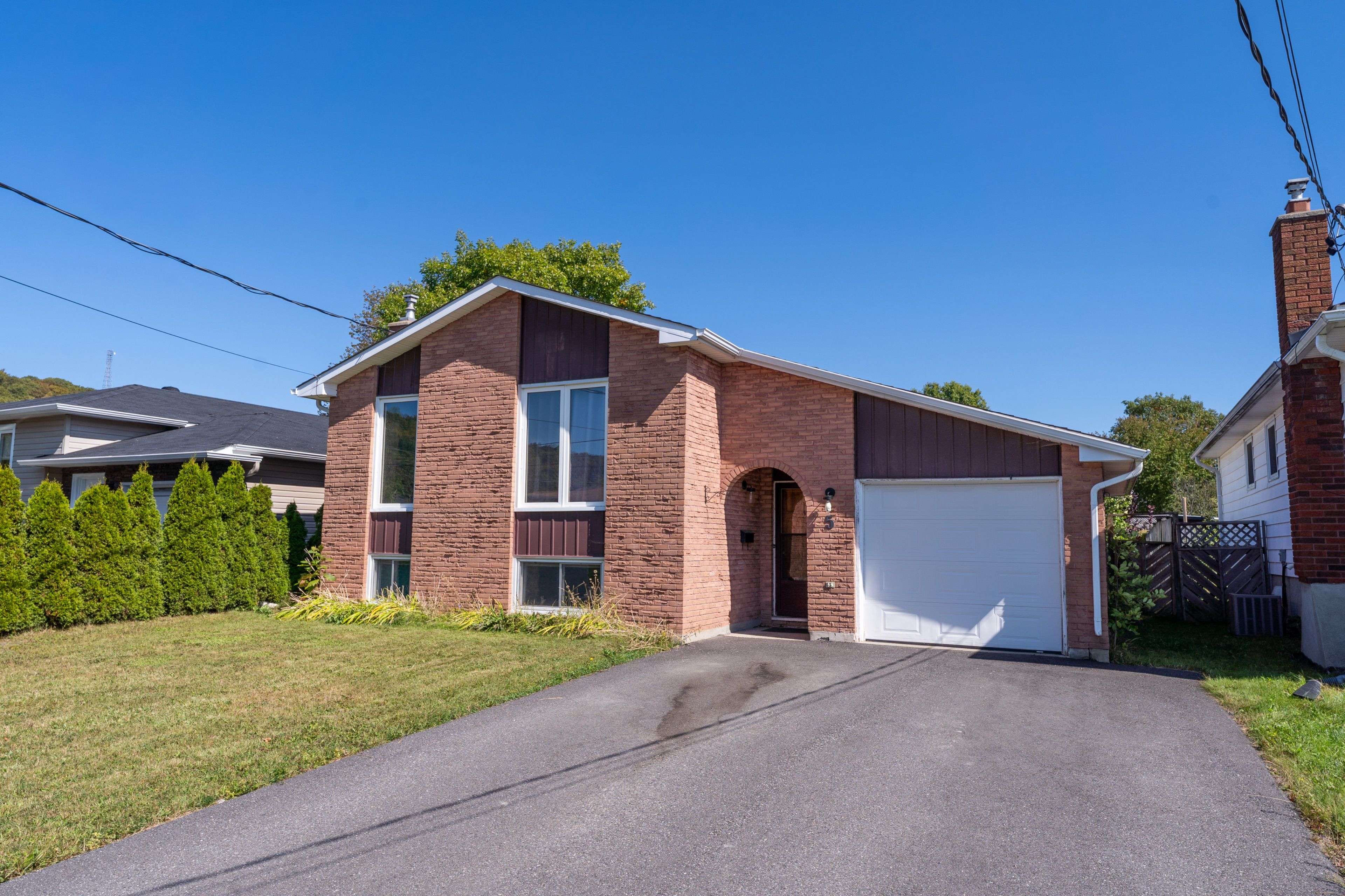 North Bay, ON P1B 8V2,5 Belleview CRES