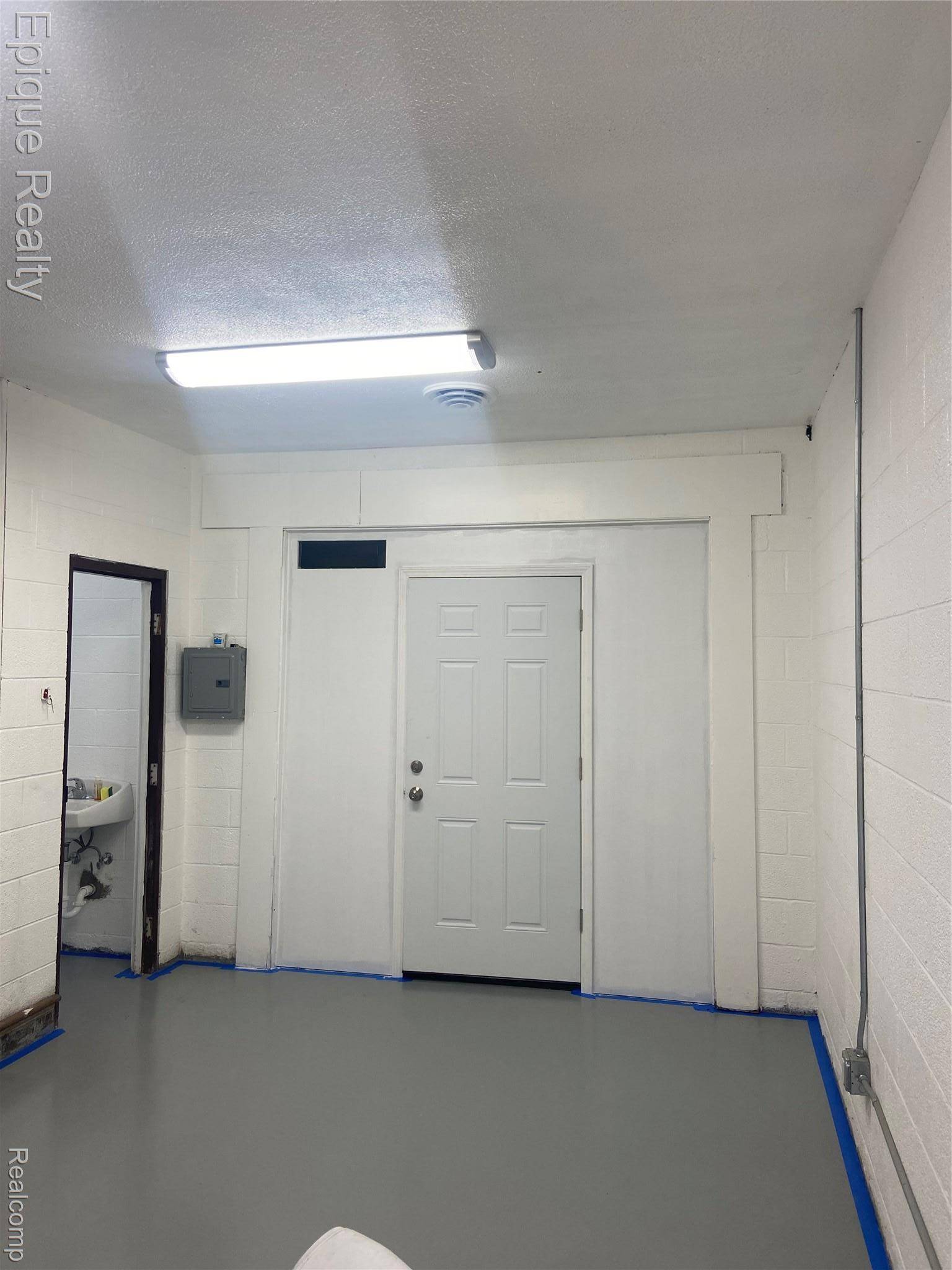 Detroit, MI 48223,13560 Auburn ST