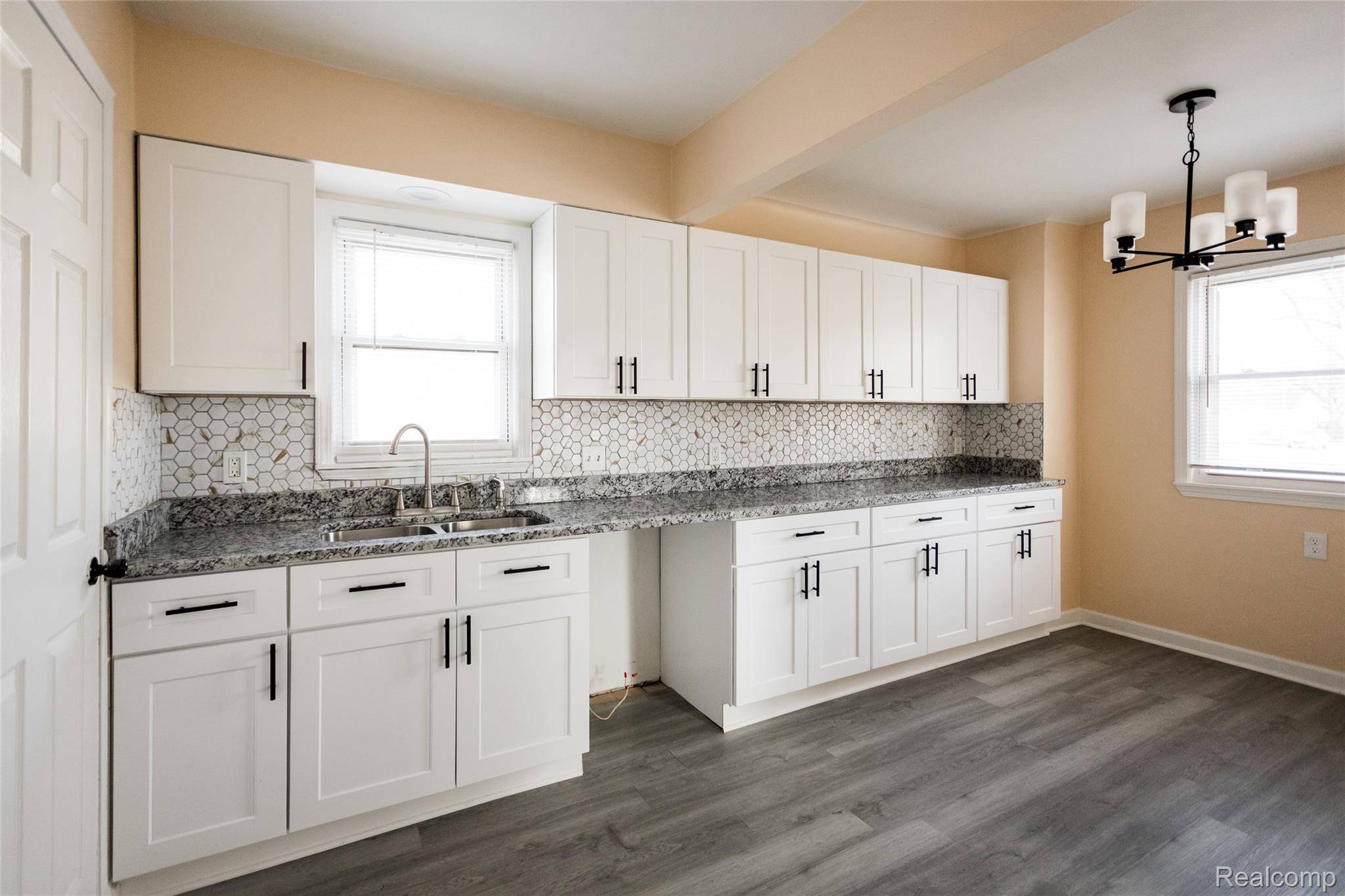 Harper Woods, MI 48225,19100 Kingsville ST