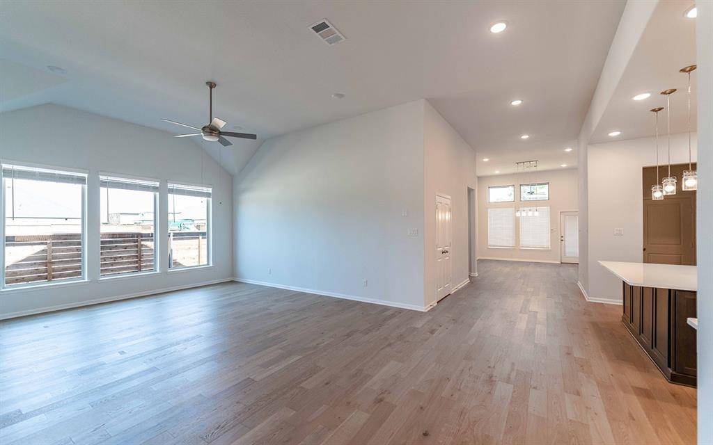 2033 Blue Moon Bay, Mesquite, TX 75181