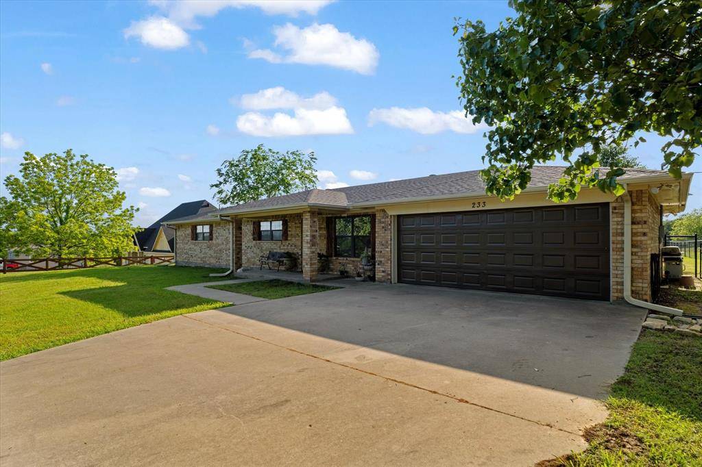 Whitesboro, TX 76273,233 Reast Road