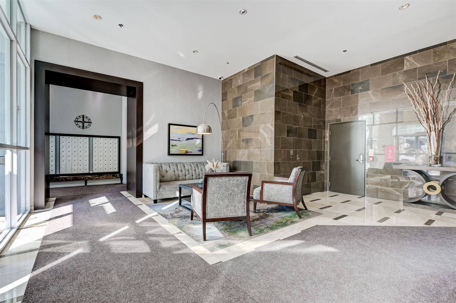 212 Eglinton AVE E #803, Toronto C10, ON M4P 0A3