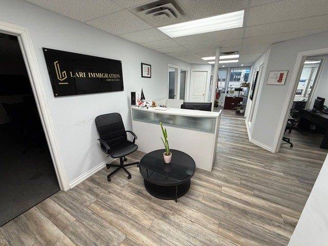Richmond Hill, ON L4C 3B6,10212 Yonge ST #206