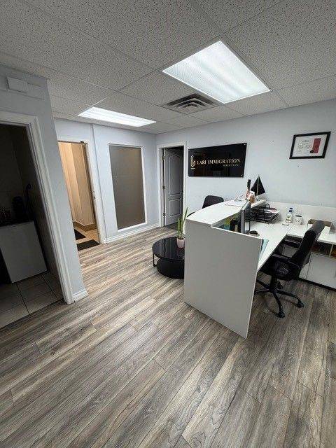 Richmond Hill, ON L4C 3B6,10212 Yonge ST #206