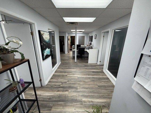 Richmond Hill, ON L4C 3B6,10212 Yonge ST #206