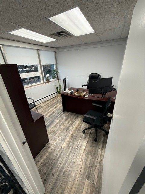 Richmond Hill, ON L4C 3B6,10212 Yonge ST #206