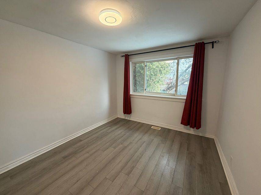 Richmond Hill, ON L4C 3H1,231 Blue Grass BLVD