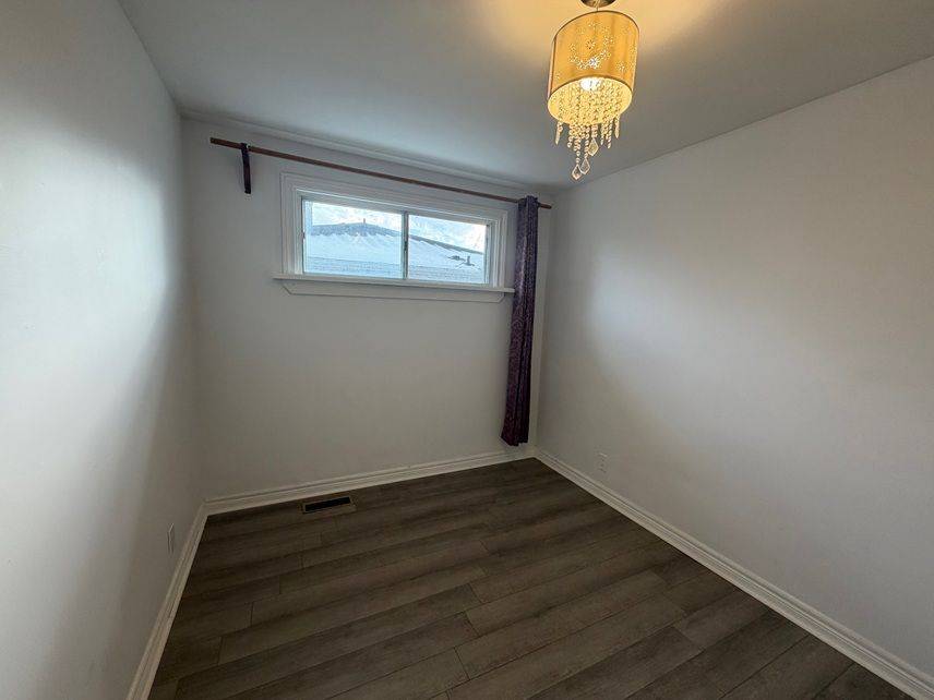 Richmond Hill, ON L4C 3H1,231 Blue Grass BLVD