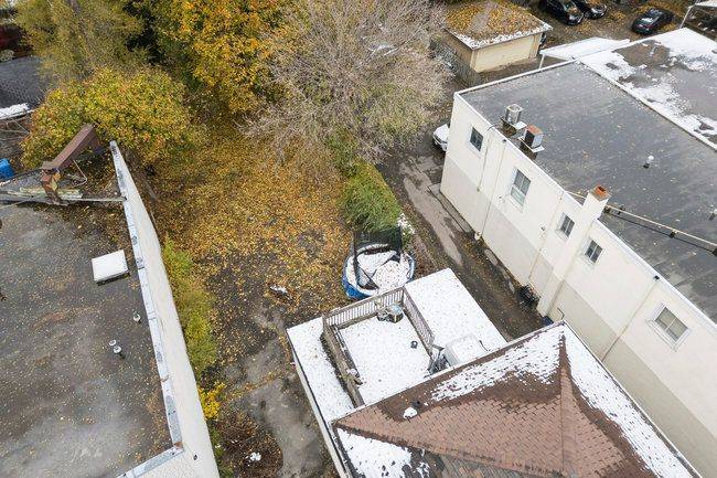 Mississauga, ON L5E 1G1,1185 Lakeshore RD E