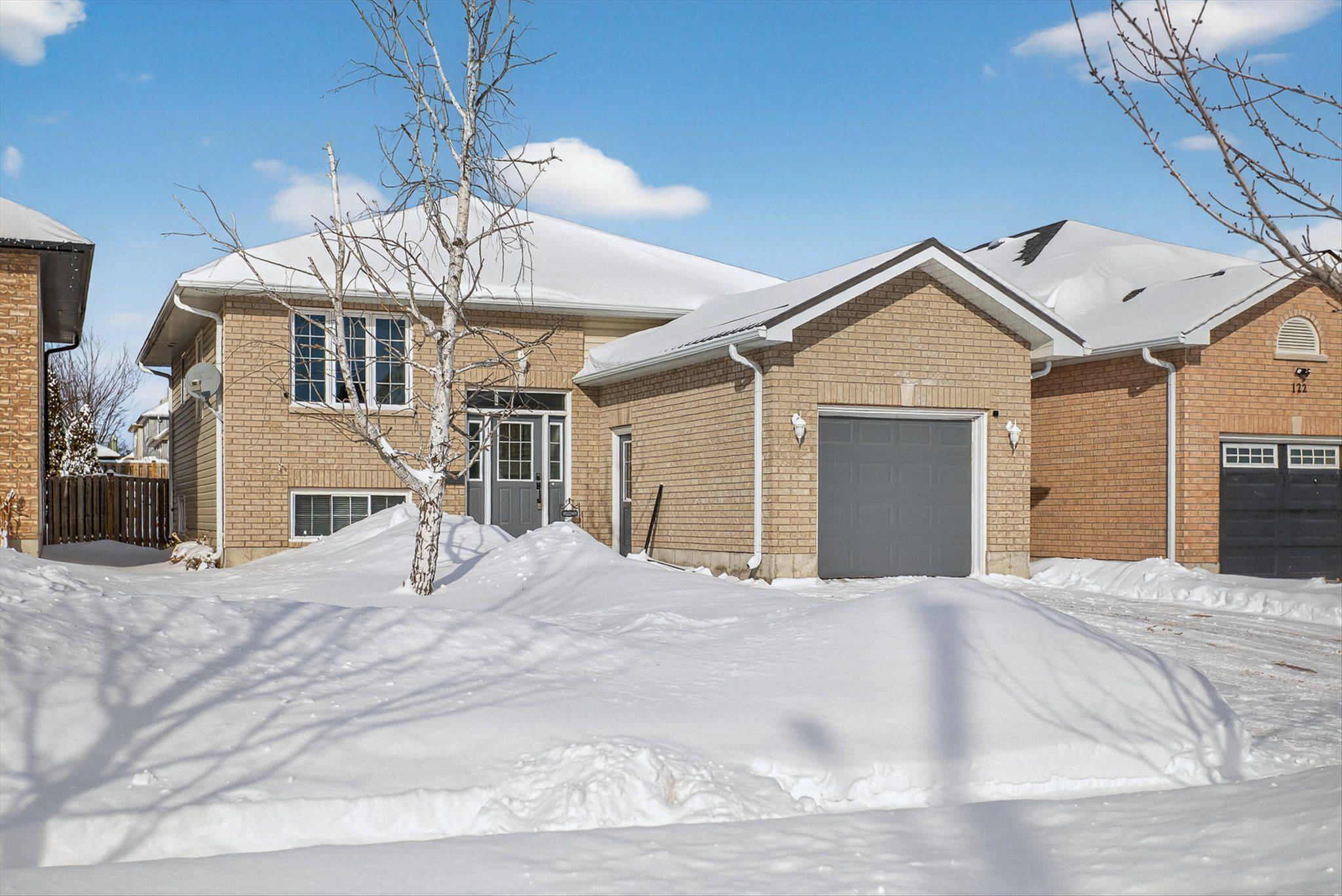 Kawartha Lakes, ON K9V 0B8,124 Mary ST W