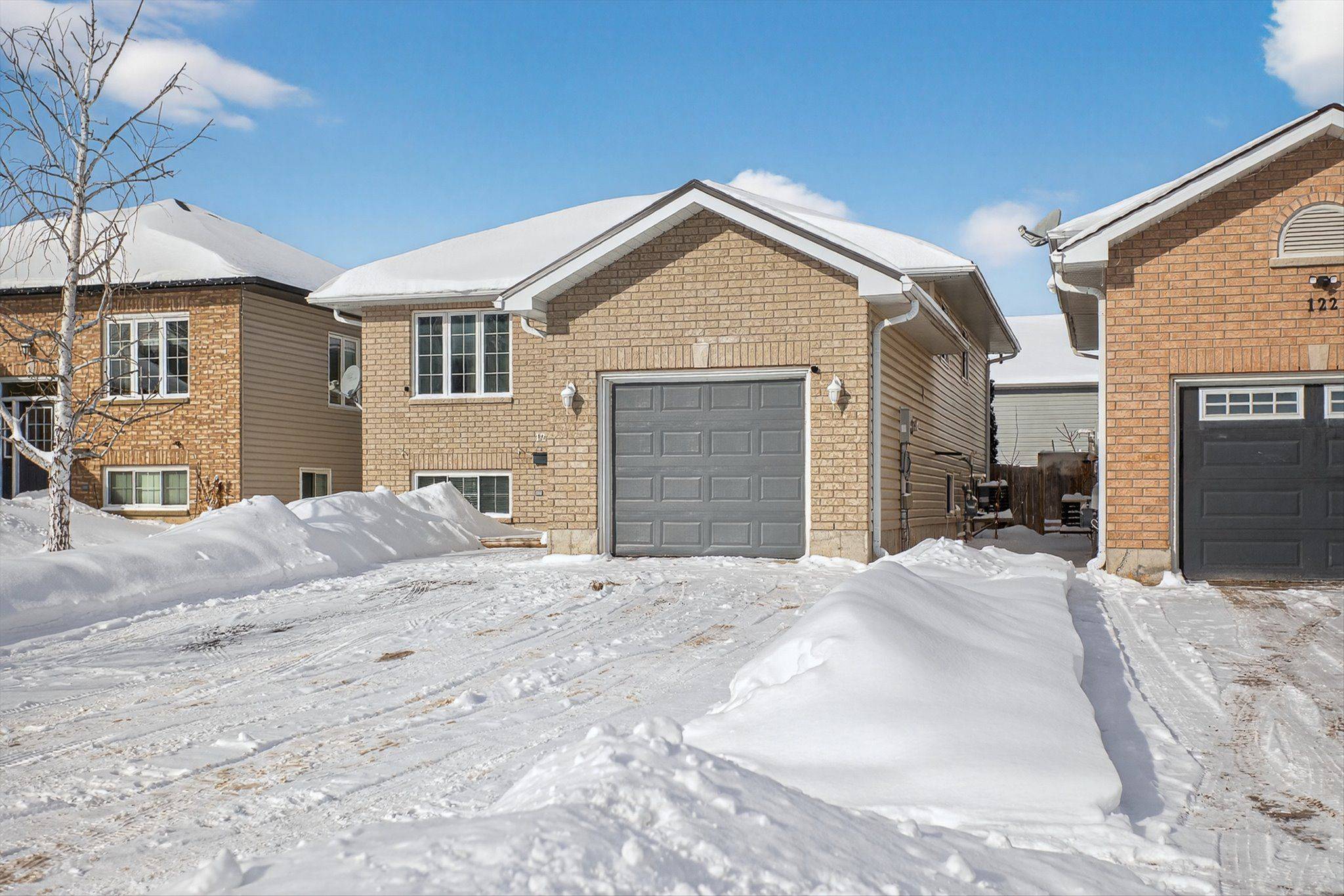 Kawartha Lakes, ON K9V 0B8,124 Mary ST W