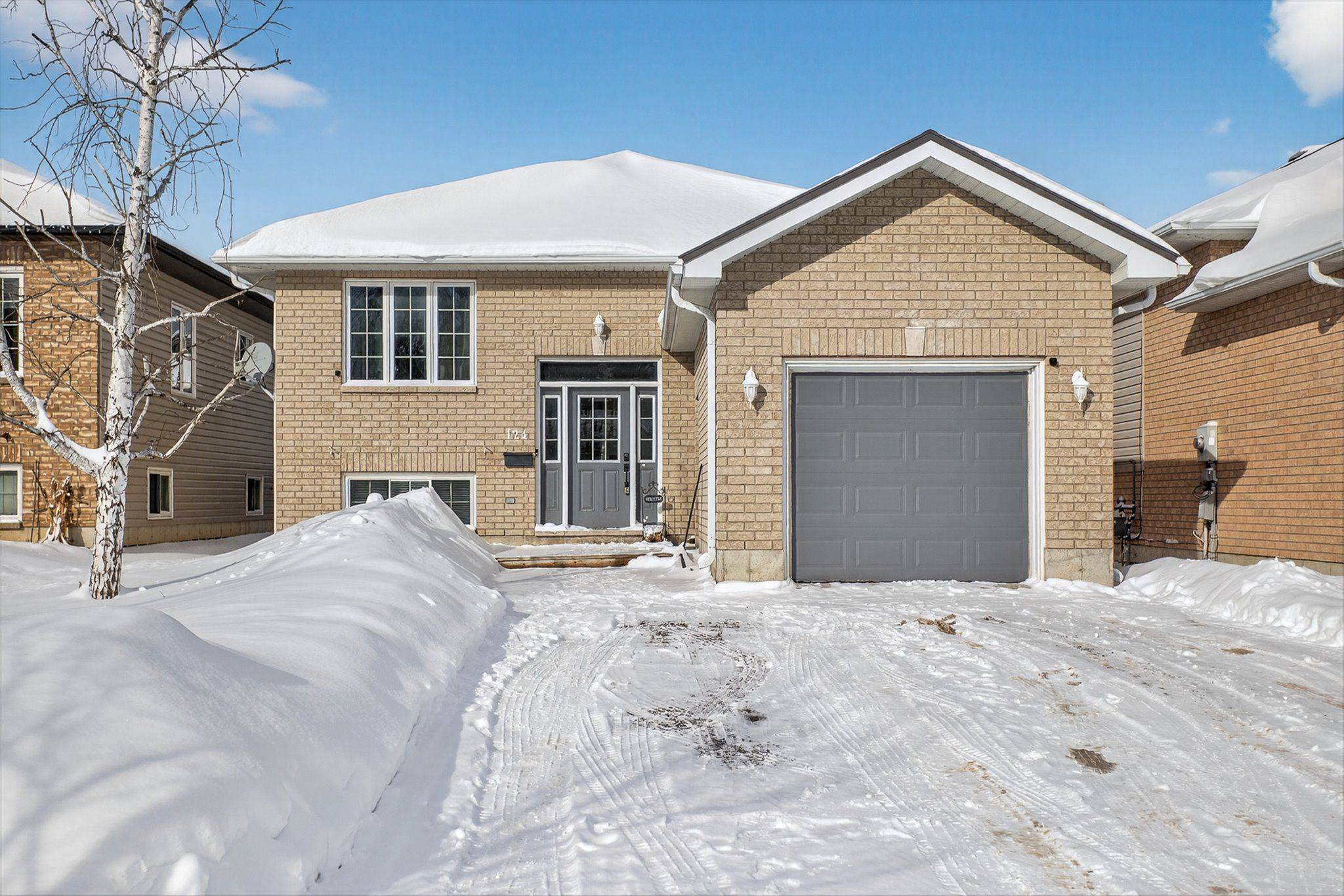 Kawartha Lakes, ON K9V 0B8,124 Mary ST W