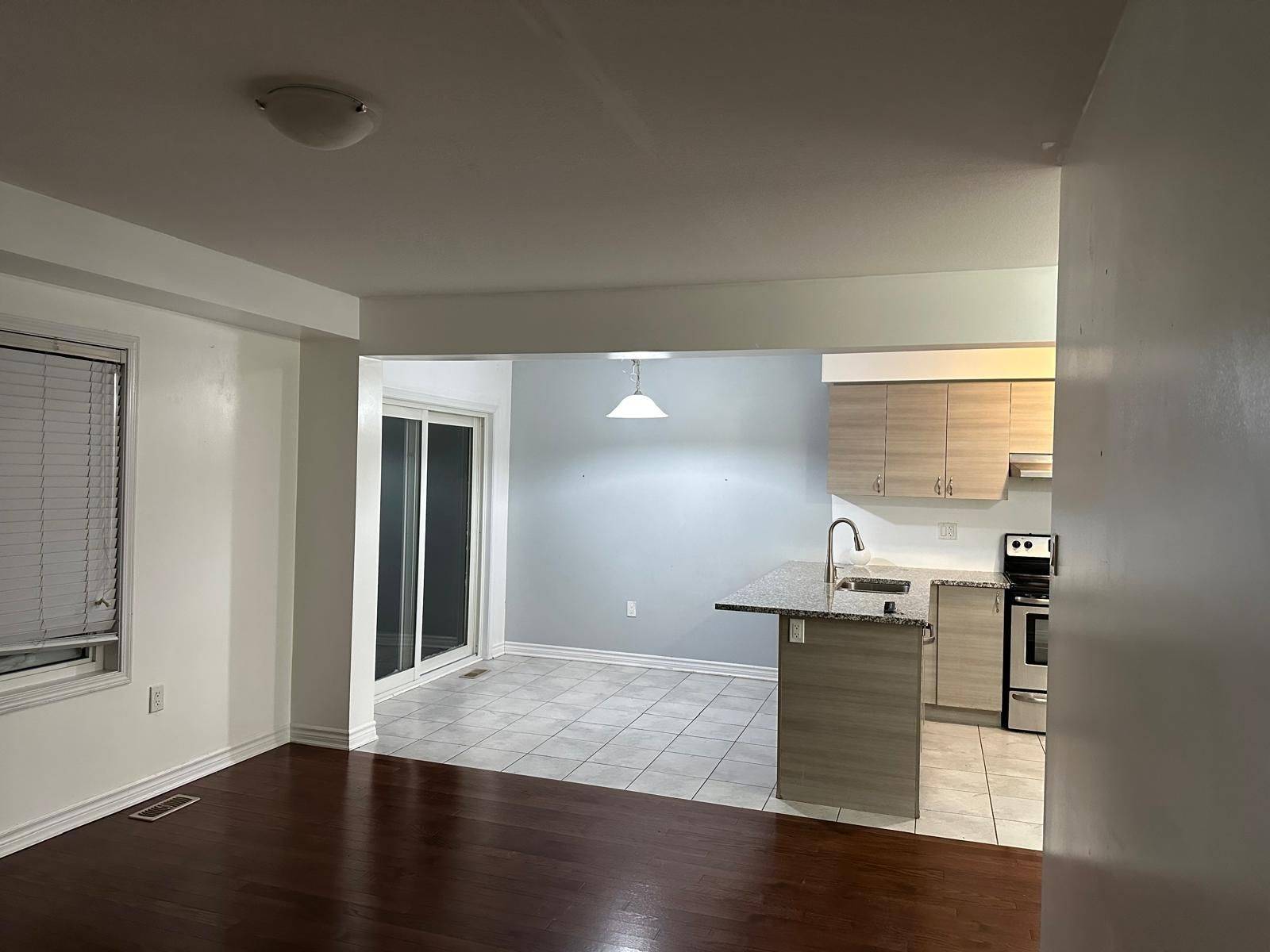 Kitchener, ON N2R 0K2,270 Grovehill CRES