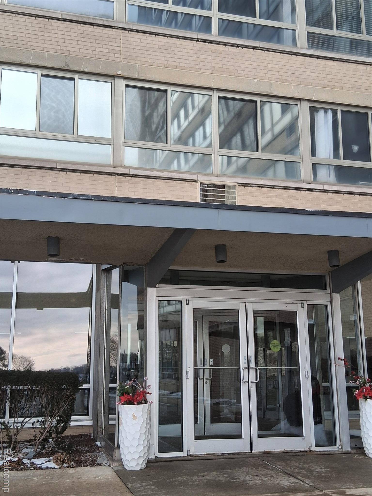 Detroit, MI 48214,8900 E Jefferson #725 & 726