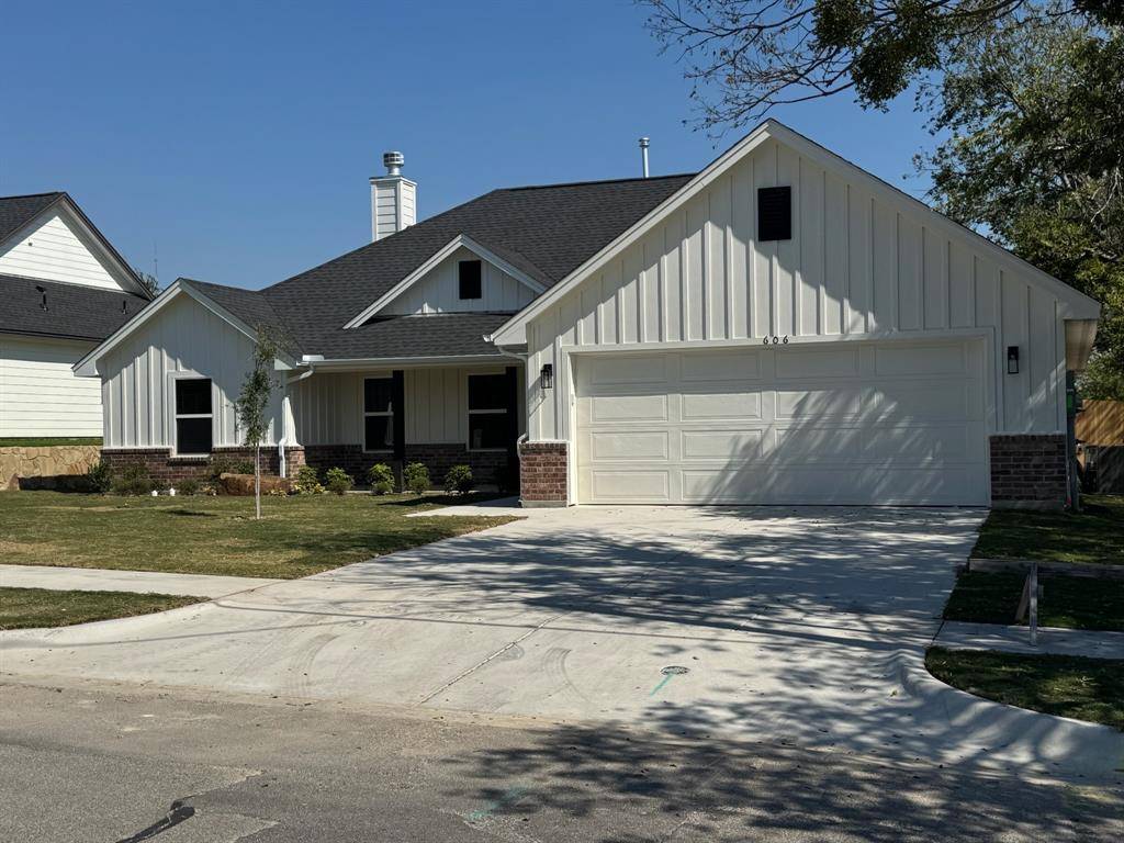 Weatherford, TX 76086,606 N Mill Street