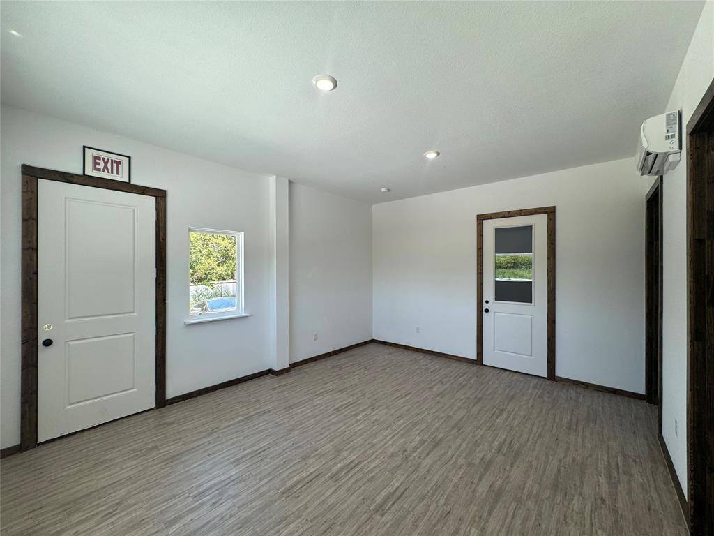 Weatherford, TX 76086,1401 Ranger Highway #301 & 302