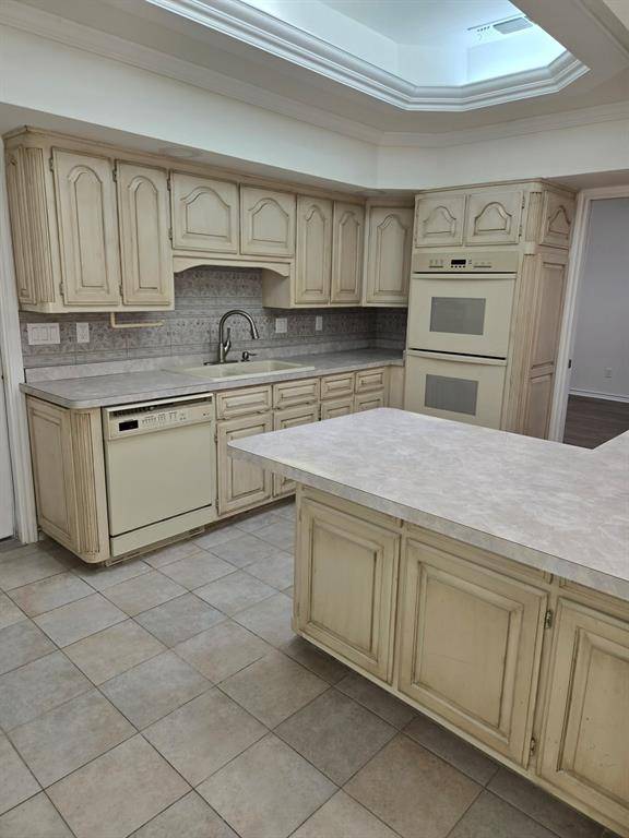 Fort Worth, TX 76133,6572 McCart Avenue