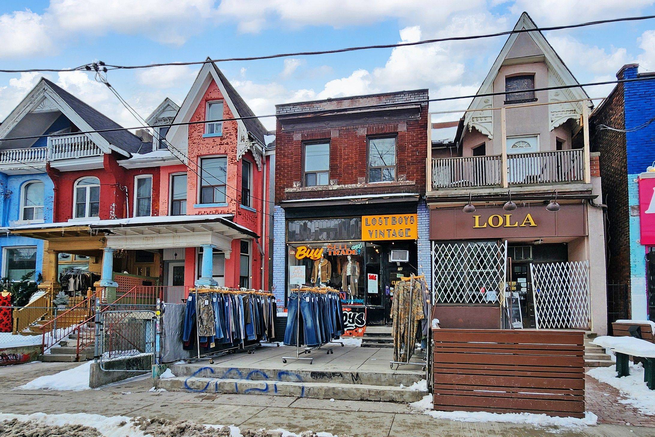 Toronto C01, ON M5T 2J9,38 Kensington AVE
