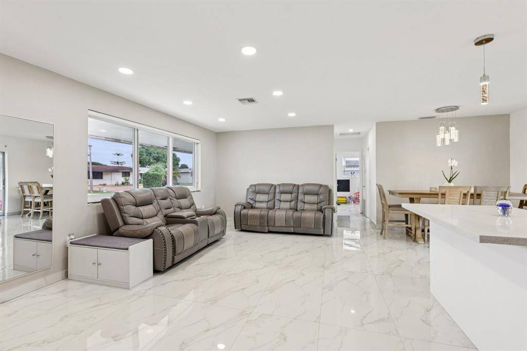 Pembroke Pines, FL 33024,8700 NW 11th St