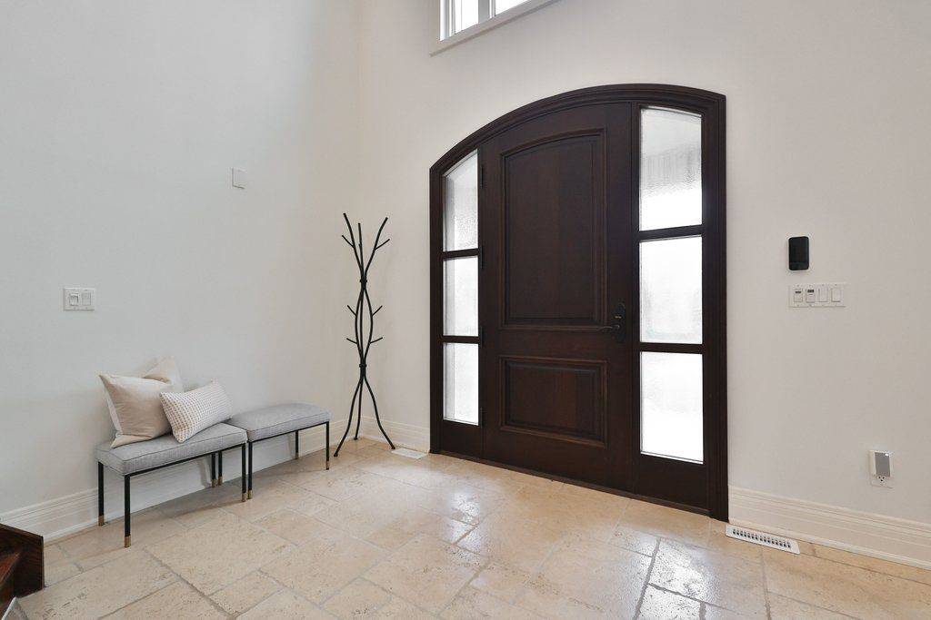 Oakville, ON L6L 3G5,253 Jones ST