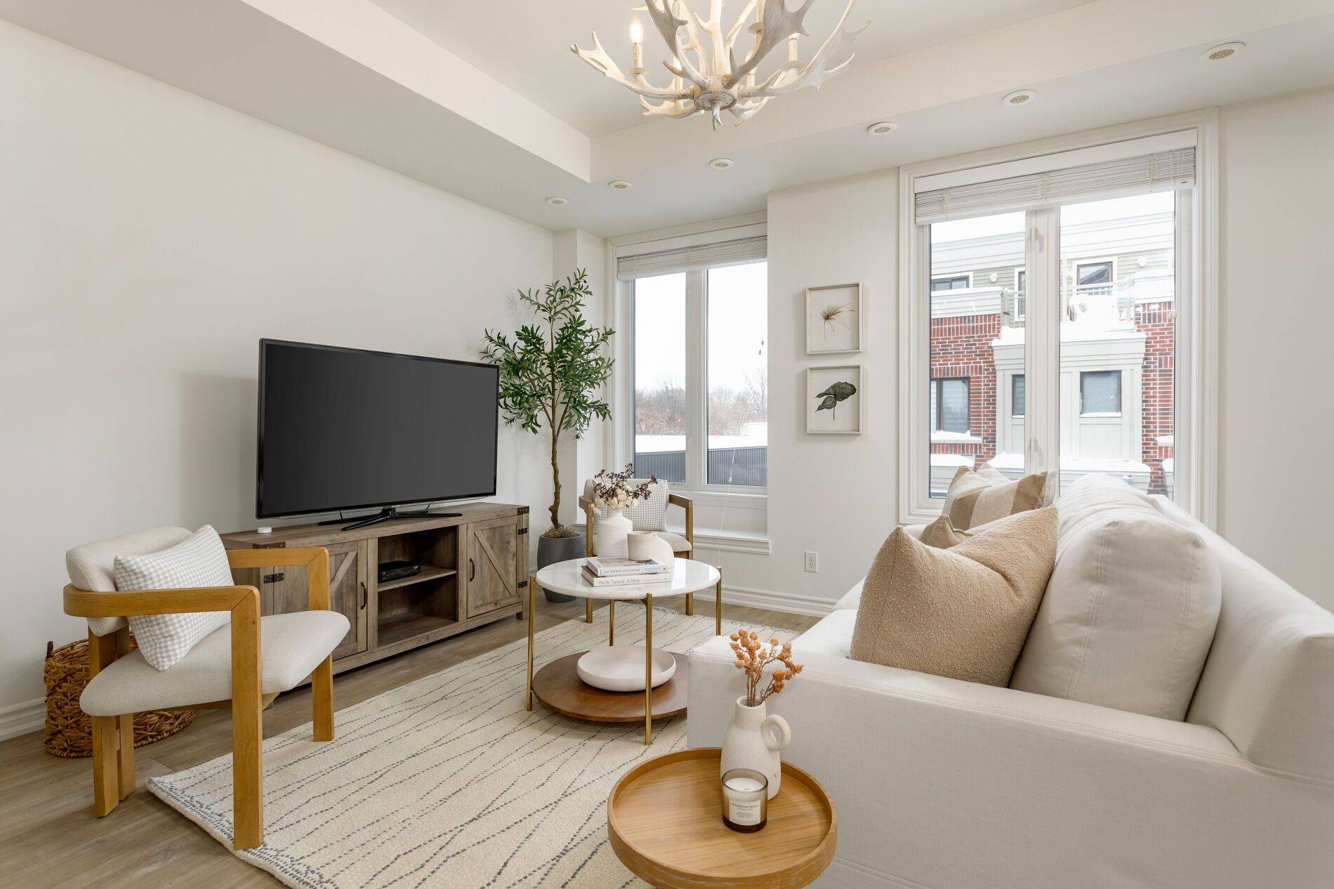 Toronto W06, ON M8W 0B2,90 Eastwood Park GDNS #2