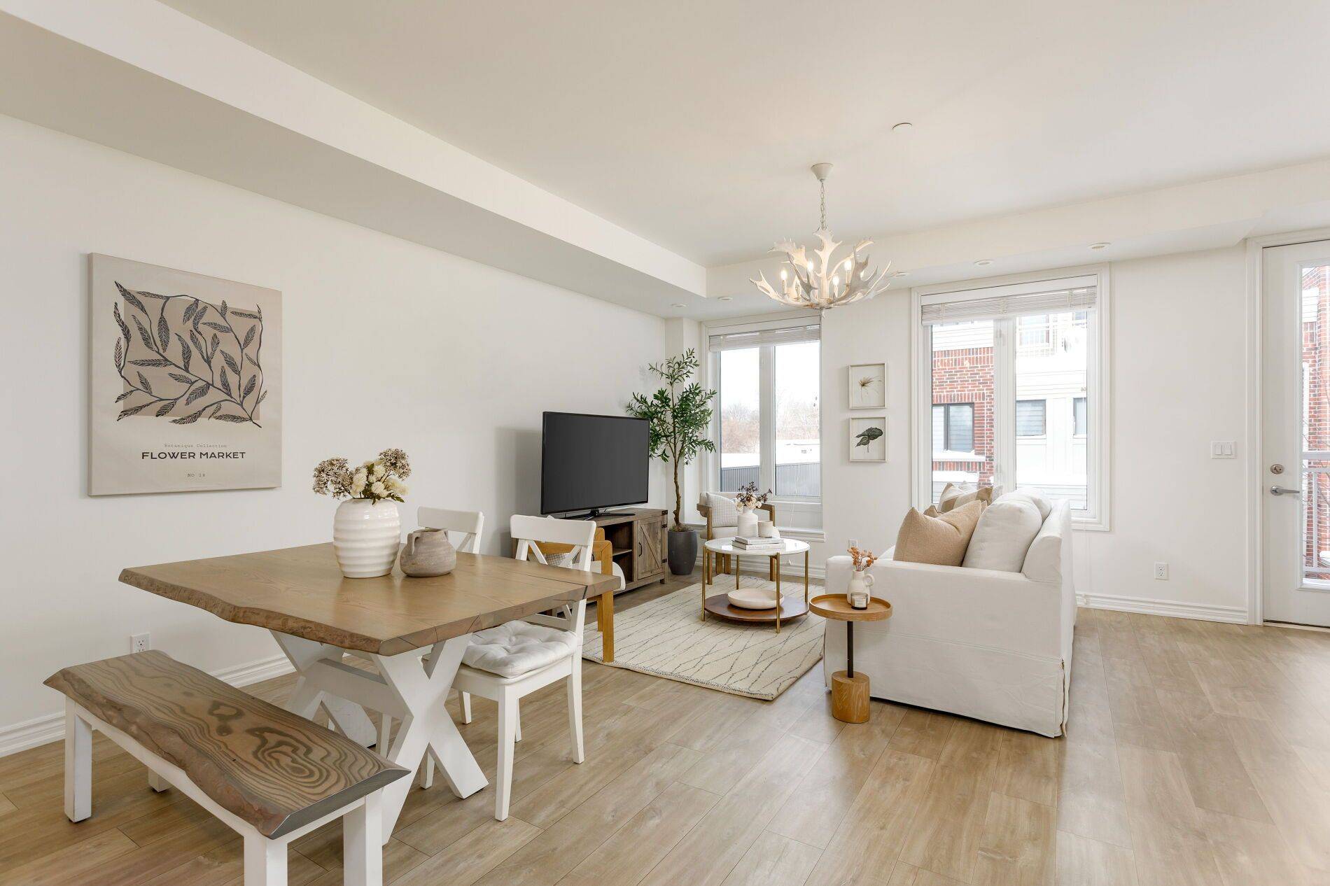 Toronto W06, ON M8W 0B2,90 Eastwood Park GDNS #2