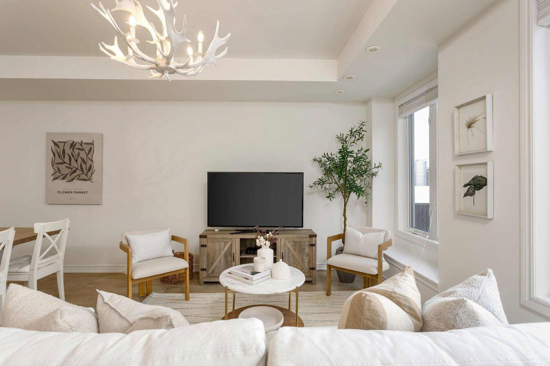 Toronto W06, ON M8W 0B2,90 Eastwood Park GDNS #2