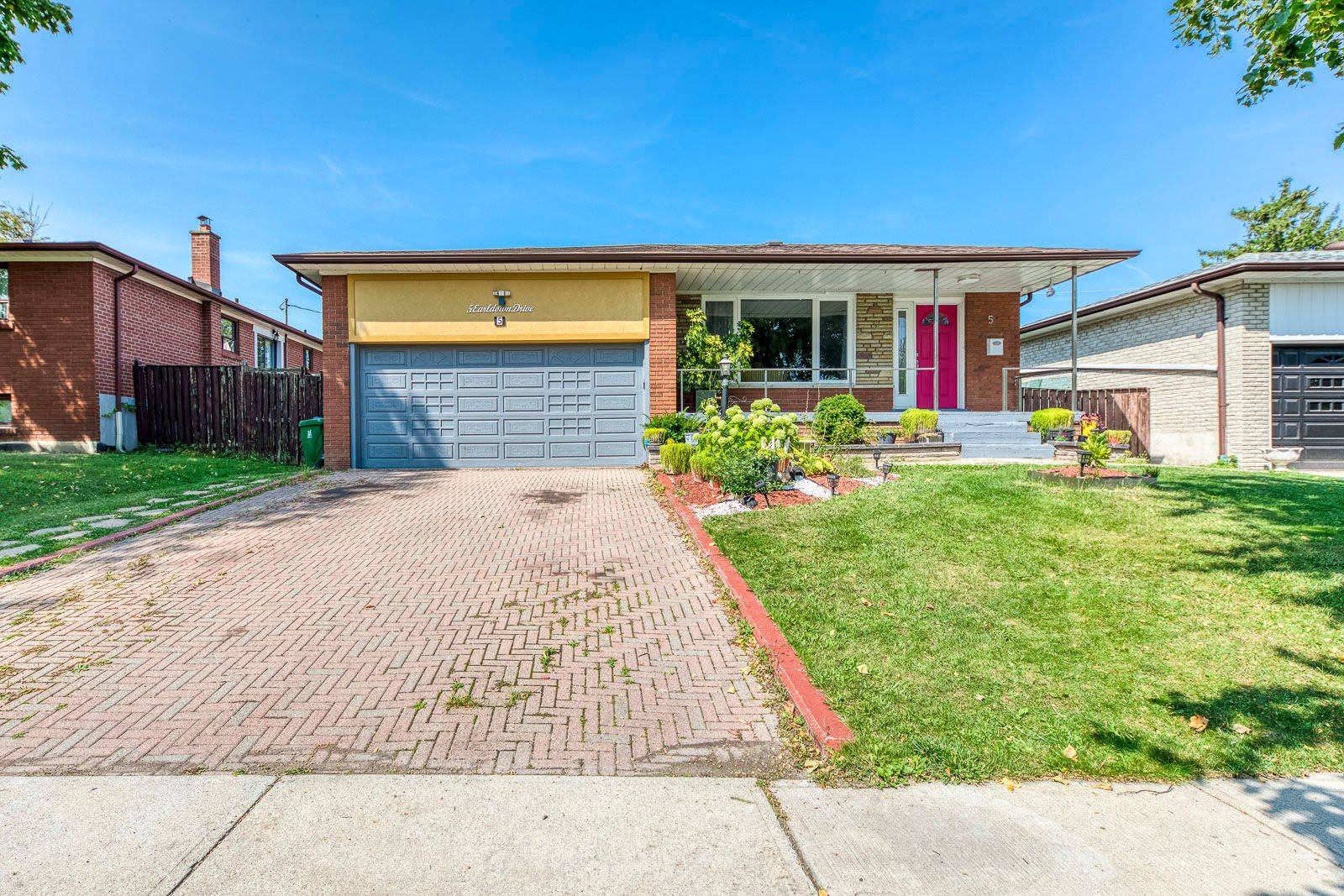 Toronto W09, ON M9R 2L4,5 Earldown DR