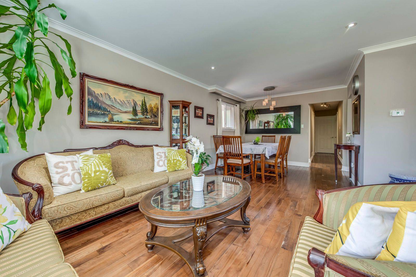 Toronto W09, ON M9R 2L4,5 Earldown DR