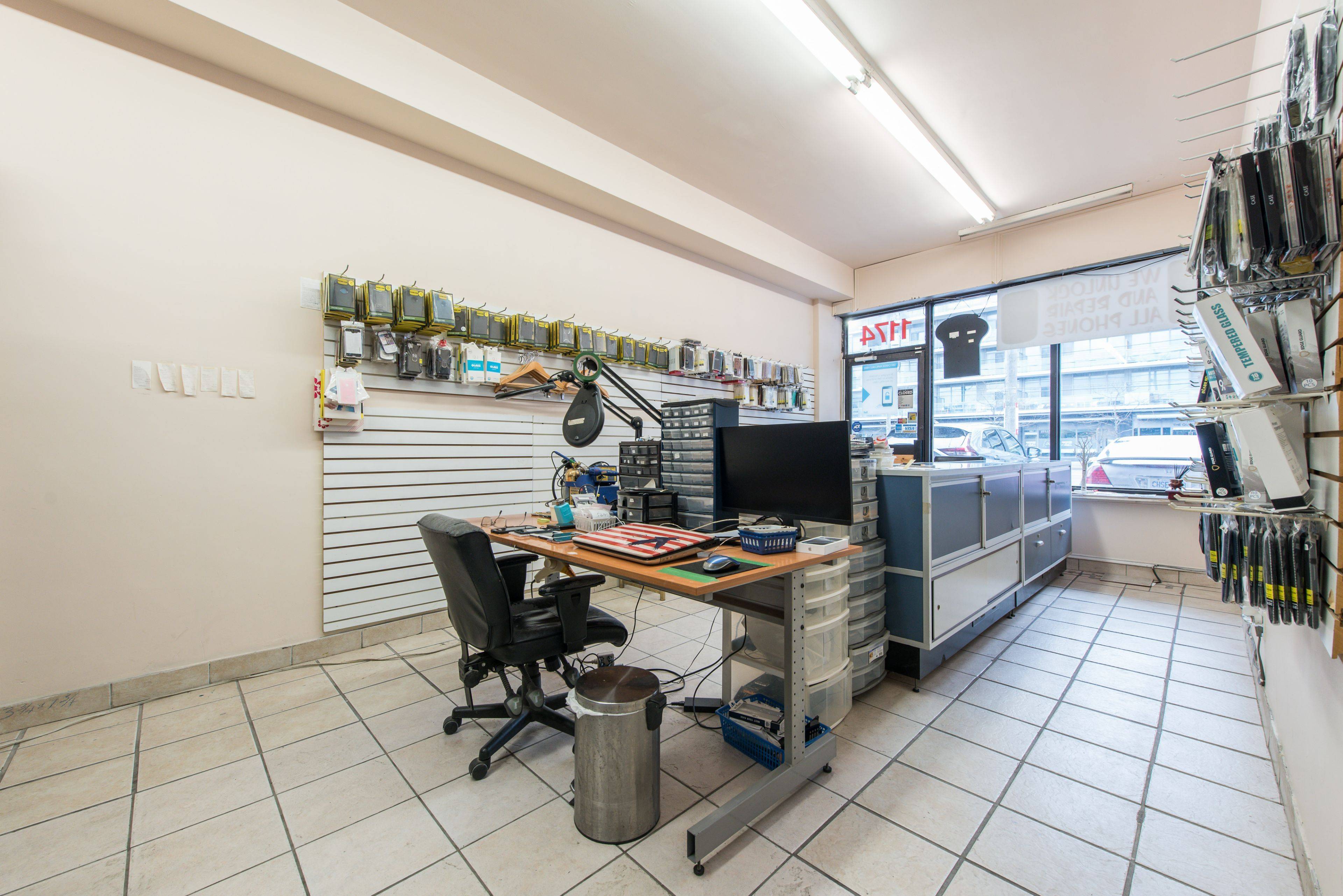 Toronto W08, ON M8Z 1R5,1174 The Queensway AVE