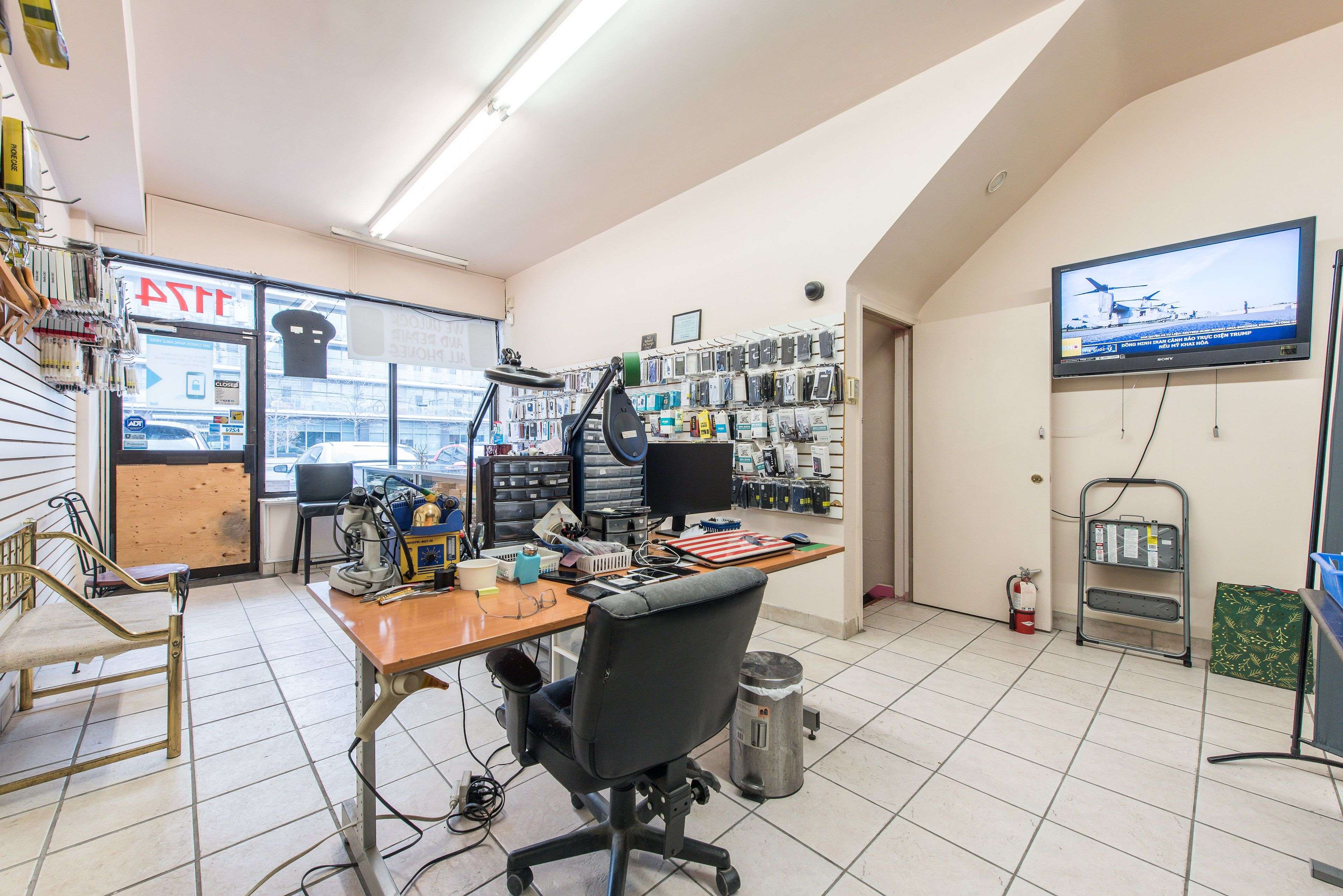 Toronto W08, ON M8Z 1R5,1174 The Queensway AVE