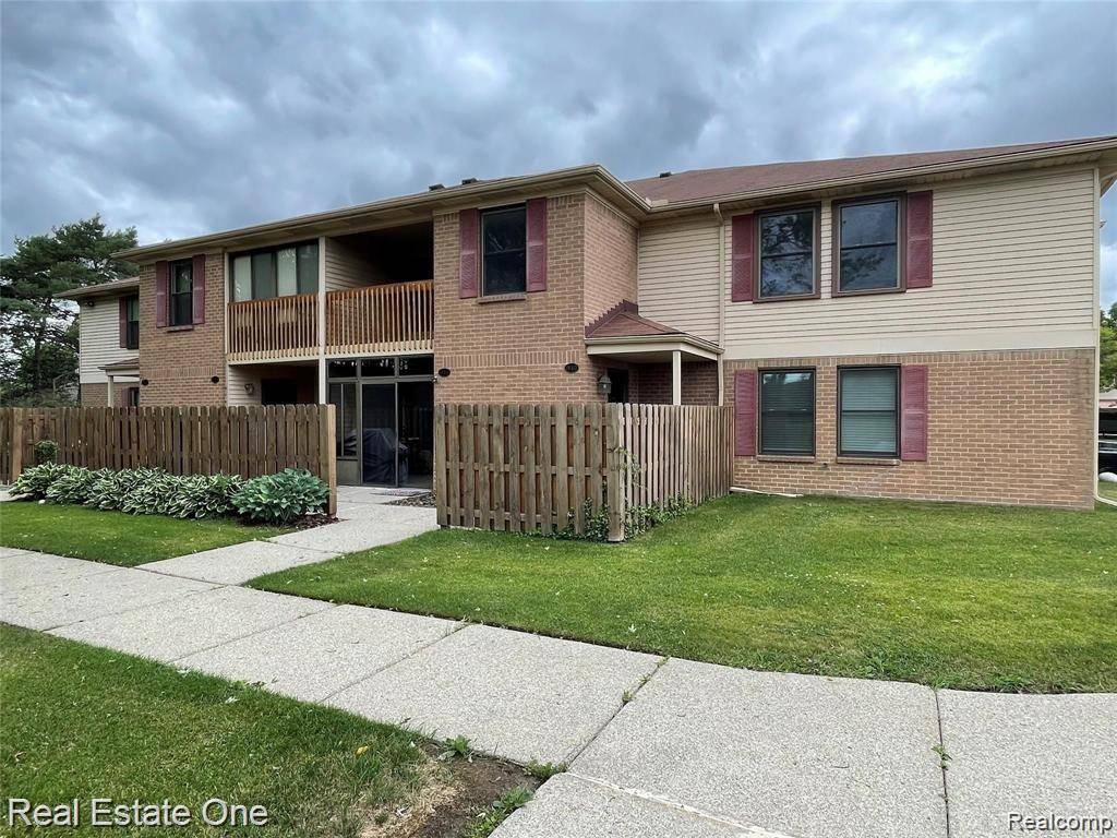 Northville, MI 48167,19317 Surrey LN